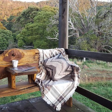 Rustic Hut Bush Retreat Acomodação com café da manhã Penguin Exterior foto