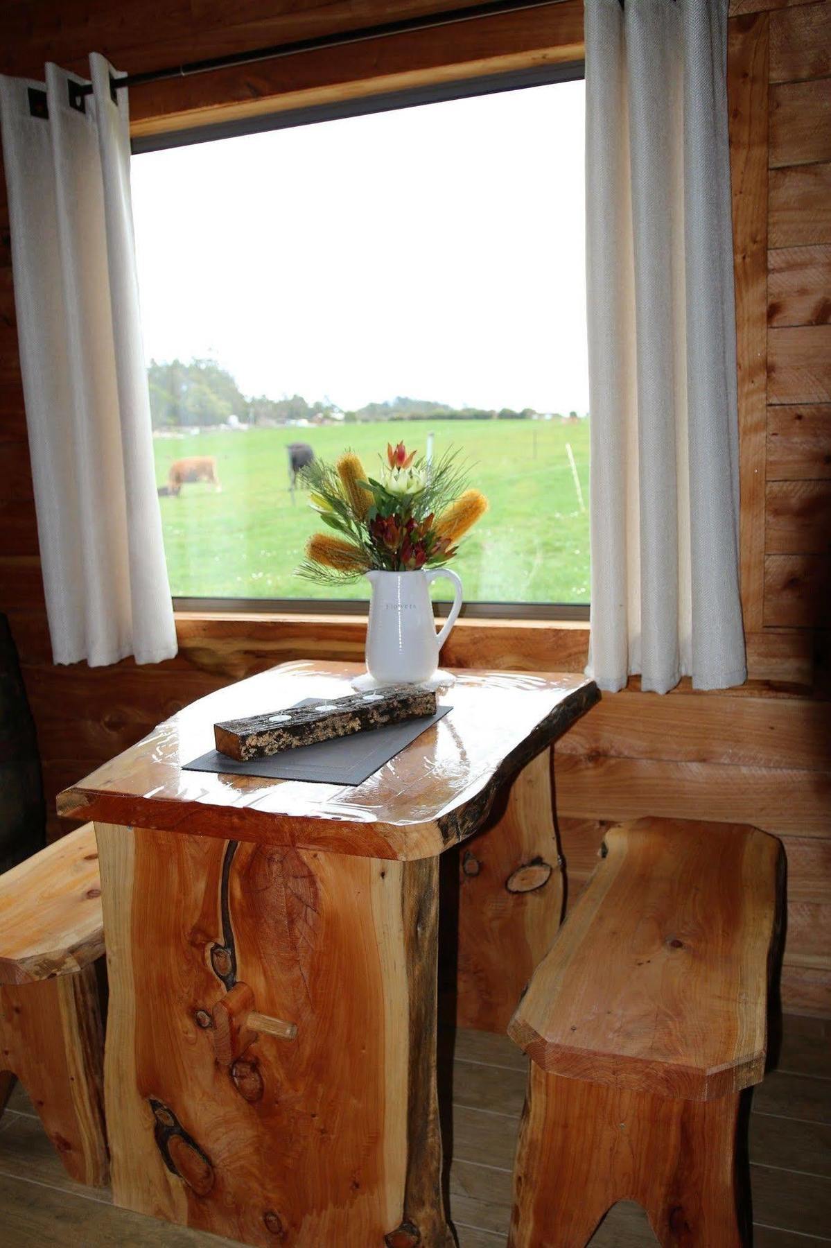Rustic Hut Bush Retreat Acomodação com café da manhã Penguin Exterior foto