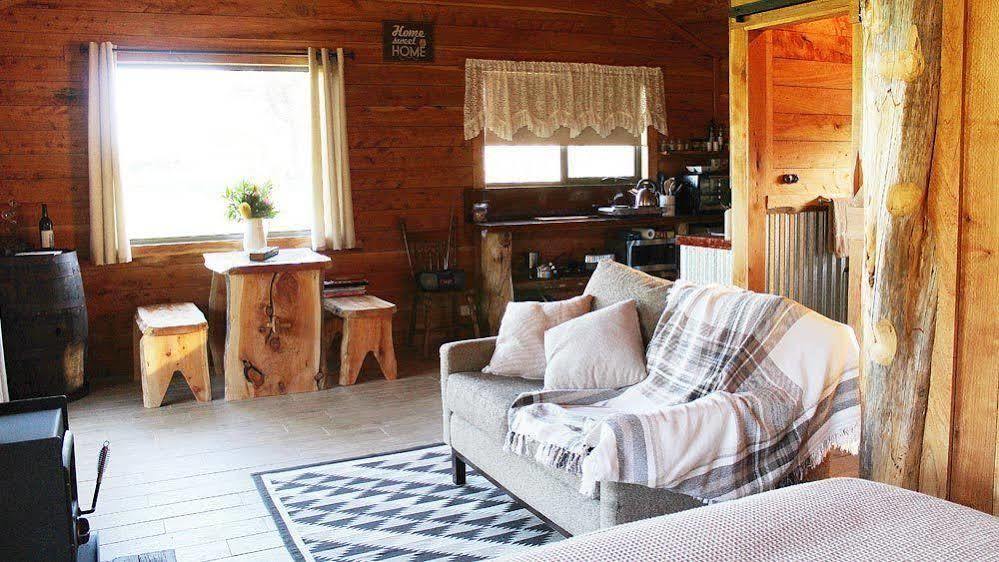 Rustic Hut Bush Retreat Acomodação com café da manhã Penguin Exterior foto
