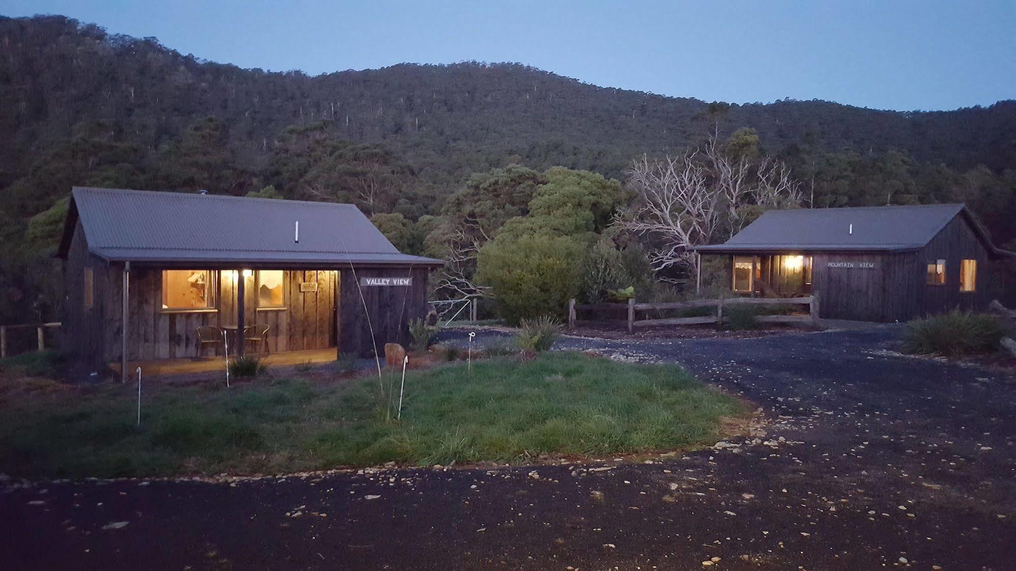 Rustic Hut Bush Retreat Acomodação com café da manhã Penguin Exterior foto